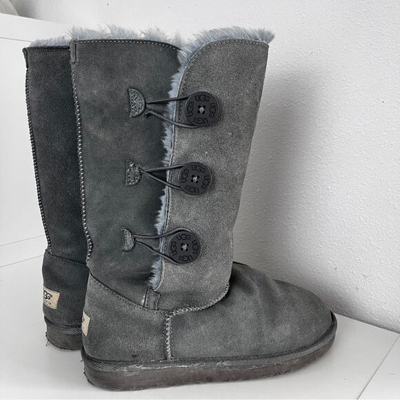 UGG Bailey Button Triplet II grey suede shearling boot size 9 - Picture 2 of 16